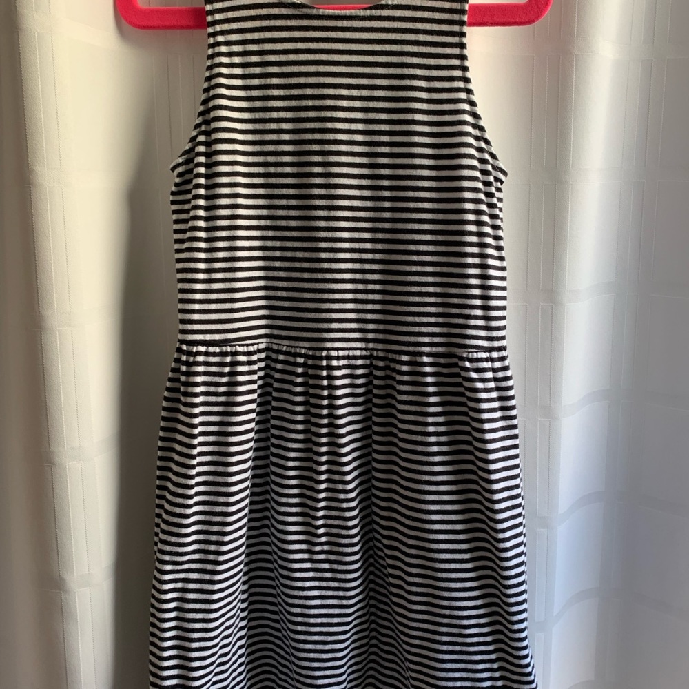 Old Navy girls dress. Black white stripe knit small 6/7